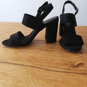 Chelsee girl strapy suede black heels